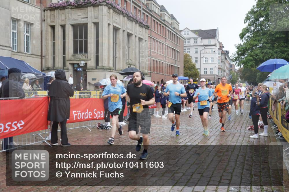 13.09.2026 - Kiel Lauf Yannick Fuchs http://msf.ph/oto/10411603 13.09.2026 10:42:46 Ziel 1680, 1975, 2239, 2273, 2999, 3036, 3260, 3474, 3584, 5450, 5911, 5933, 5952, 6129, 6136, 6147, 6196, 6320, 6567, 6839, 7014, 7422, 7657, 7685, 7692, 8458, 8635, 8759, 9341, 10667, 10711, 11164, 12001, 12155, 12208, 12825, 239, 294, 757, 1245, 1328, 1638, 2224, 2314, 2507, 2745, 2820, 2972, 3254, 3367, 3821, 4034, 4320, 4352, 4451, 4919, 5476, 5636, 5802, 5877, 6020, 6088, 6196, 6615, 6677, 6678, 7187, 7299, 7586, 8304, 9152, 2427, 5437, 5155, 7475, 8034, 9420 meine-sportfotos.de