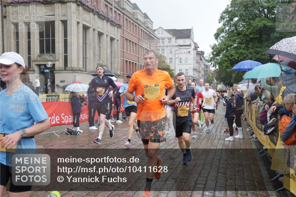 13.09.2026 - Kiel Lauf Yannick Fuchs http://msf.ph/oto/10411628 13.09.2026 10:42:48 Ziel 1680, 1975, 2239, 2273, 2999, 3036, 3260, 3474, 3584, 4120, 5450, 5814, 5911, 5933, 6129, 6136, 6147, 6320, 6567, 6839, 7014, 7422, 7657, 7685, 7692, 8635, 8759, 9341, 10485, 10667, 10711, 11164, 12001, 12155, 12208, 12825, 239, 294, 757, 1245, 1328, 1638, 2224, 2314, 2507, 2745, 2820, 2972, 3254, 3367, 3474, 3821, 4034, 4320, 4352, 4451, 4919, 5476, 5636, 5802, 5877, 5952, 6020, 6088, 6196, 6615, 6677, 6678, 7187, 7299, 7586, 8304, 9152, 2427, 5437, 5155, 7475, 8034, 9420 meine-sportfotos.de
