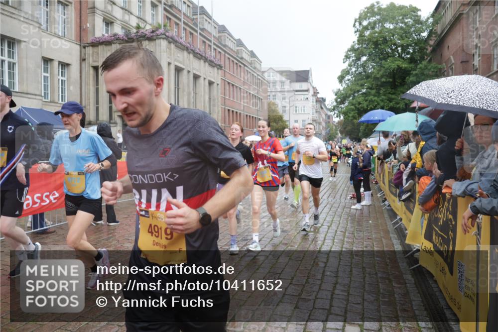 13.09.2026 - Kiel Lauf Yannick Fuchs http://msf.ph/oto/10411652 13.09.2026 10:42:49 Ziel 1680, 1975, 2239, 2273, 2999, 3036, 3260, 3584, 4120, 5450, 5814, 5911, 5933, 6129, 6136, 6147, 6320, 6567, 6839, 7014, 7422, 7657, 7685, 7692, 8635, 8759, 9341, 10485, 10667, 10711, 11164, 12155, 12208, 12825, 12827, 239, 757, 1245, 1328, 1638, 2224, 2314, 2507, 2745, 2820, 3254, 3367, 3474, 3821, 4034, 4320, 4352, 4451, 4919, 5476, 5636, 5802, 5877, 5952, 6020, 6088, 6196, 6615, 6678, 7187, 7299, 7586, 7685, 8304, 9152, 2427, 5437, 5155, 7475, 8034, 9420 meine-sportfotos.de