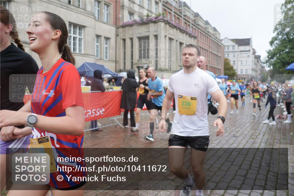 13.09.2026 - Kiel Lauf Yannick Fuchs http://msf.ph/oto/10411672 13.09.2026 10:42:51 Ziel 1680, 1975, 2239, 2273, 2999, 3260, 3584, 4120, 5450, 5814, 5911, 5933, 6129, 6136, 6147, 6320, 6567, 6839, 7188, 7422, 7657, 7692, 7814, 8287, 8759, 9177, 9341, 10485, 10667, 10711, 11129, 11164, 11643, 12208, 12279, 12825, 12827, 239, 757, 1245, 1328, 1638, 1680, 2224, 2314, 2507, 2745, 2820, 3036, 3367, 3474, 3821, 4034, 4320, 4352, 4451, 5476, 5636, 5802, 5877, 5952, 6020, 6088, 6196, 6615, 7014, 7187, 7299, 7586, 7685, 8304, 9152, 2427, 5437, 5155, 7475, 8034, 9420 meine-sportfotos.de