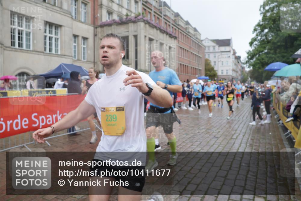 13.09.2026 - Kiel Lauf Yannick Fuchs http://msf.ph/oto/10411677 13.09.2026 10:42:51 Ziel 1680, 1975, 2239, 2273, 2999, 3260, 3584, 4120, 5450, 5814, 5911, 5933, 6129, 6136, 6147, 6320, 6567, 6839, 7188, 7422, 7657, 7692, 7814, 8287, 8759, 9177, 9341, 10485, 10667, 10711, 11129, 11164, 11643, 12208, 12279, 12825, 12827, 239, 757, 1245, 1328, 1638, 1680, 2224, 2314, 2507, 2745, 2820, 3036, 3367, 3474, 3821, 4034, 4320, 4352, 4451, 5476, 5636, 5802, 5877, 5952, 6020, 6088, 6196, 6615, 7014, 7187, 7299, 7586, 7685, 8304, 9152, 2427, 5437, 5155, 7475, 8034, 9420 meine-sportfotos.de