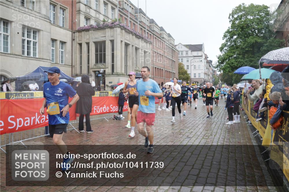 13.09.2026 - Kiel Lauf Yannick Fuchs http://msf.ph/oto/10411739 13.09.2026 10:42:55 Ziel 1975, 2481, 2627, 2999, 3248, 3260, 3572, 3584, 4120, 5298, 5814, 6121, 6129, 6136, 6320, 6567, 7188, 7422, 7555, 7657, 7692, 7814, 8287, 8759, 9177, 9341, 10485, 10667, 11129, 11146, 11643, 11726, 11984, 12208, 12279, 12825, 12827, 757, 1245, 1638, 1680, 1975, 2224, 2239, 2273, 2314, 2507, 2745, 3036, 3474, 3821, 4034, 4320, 4352, 4451, 5450, 5476, 5636, 5877, 5911, 5933, 5952, 6088, 6147, 6196, 6320, 6567, 6615, 6839, 7014, 7187, 7299, 7586, 7685, 8304, 9152, 2427, 5437 meine-sportfotos.de
