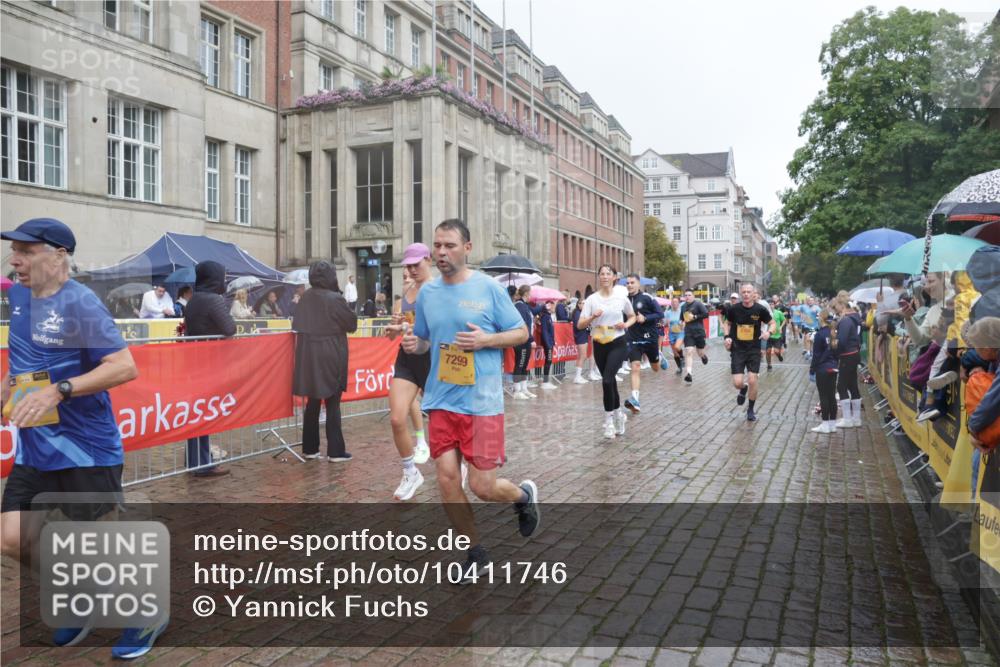 13.09.2026 - Kiel Lauf Yannick Fuchs http://msf.ph/oto/10411746 13.09.2026 10:42:55 Ziel 1975, 2481, 2627, 2999, 3248, 3260, 3572, 3584, 4120, 5298, 5814, 6121, 6129, 6136, 6320, 6567, 7188, 7422, 7555, 7657, 7692, 7814, 8287, 8759, 9177, 9341, 10485, 10667, 11129, 11146, 11643, 11726, 11984, 12208, 12279, 12825, 12827, 757, 1245, 1638, 1680, 1975, 2224, 2239, 2273, 2314, 2507, 2745, 3036, 3474, 3821, 4034, 4320, 4352, 4451, 5450, 5476, 5636, 5877, 5911, 5933, 5952, 6088, 6147, 6196, 6320, 6567, 6615, 6839, 7014, 7187, 7299, 7586, 7685, 8304, 9152, 2427, 5437 meine-sportfotos.de