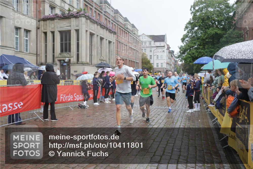 13.09.2026 - Kiel Lauf Yannick Fuchs http://msf.ph/oto/10411801 13.09.2026 10:42:59 Ziel 2427, 2481, 2627, 2999, 3248, 3260, 3572, 4120, 5298, 5437, 5814, 6121, 6129, 6136, 6179, 7188, 7555, 7657, 7814, 8287, 9177, 9483, 10485, 11129, 11146, 11344, 11643, 11726, 11984, 12187, 12208, 12279, 12827, 757, 1638, 1680, 1975, 2239, 2273, 2507, 2745, 3036, 3260, 3474, 3584, 3821, 4034, 4320, 4352, 4451, 5450, 5476, 5636, 5877, 5911, 5933, 5952, 6088, 6129, 6136, 6147, 6196, 6320, 6567, 6615, 6839, 7014, 7187, 7586, 7685, 7692, 8304, 1178, 2887 meine-sportfotos.de