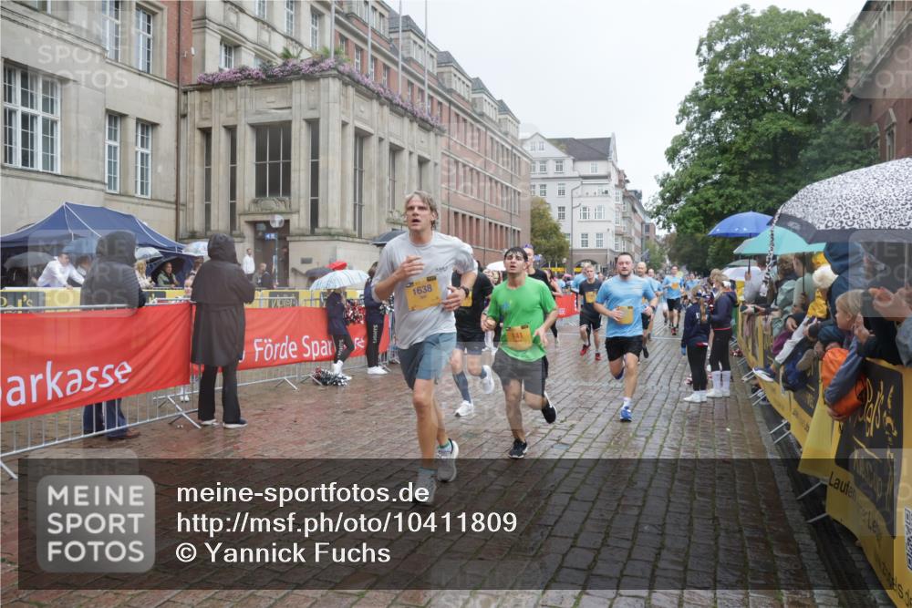 13.09.2026 - Kiel Lauf Yannick Fuchs http://msf.ph/oto/10411809 13.09.2026 10:43:00 Ziel 1290, 1931, 2427, 2481, 2502, 2627, 2999, 3248, 3572, 4120, 4825, 5298, 5437, 5814, 6121, 6179, 7188, 7555, 7657, 7814, 8287, 9177, 9483, 9627, 10485, 11129, 11146, 11344, 11643, 11726, 11984, 12187, 12279, 12480, 12827, 757, 1638, 1680, 1975, 2239, 2273, 2507, 2745, 3036, 3260, 3474, 3584, 3821, 4034, 4320, 4352, 4451, 5450, 5476, 5636, 5877, 5911, 5933, 5952, 6088, 6129, 6136, 6147, 6196, 6320, 6567, 6615, 6839, 7014, 7187, 7685, 7692, 1178, 2131, 2887 meine-sportfotos.de