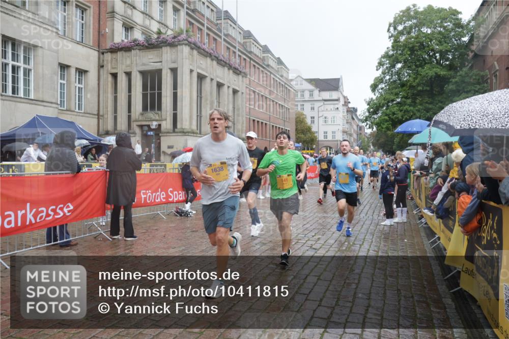 13.09.2026 - Kiel Lauf Yannick Fuchs http://msf.ph/oto/10411815 13.09.2026 10:43:00 Ziel 1290, 1931, 2427, 2481, 2502, 2627, 2999, 3248, 3572, 4120, 4825, 5298, 5437, 5814, 6121, 6179, 7188, 7555, 7657, 7814, 8287, 9177, 9483, 9627, 10485, 11129, 11146, 11344, 11643, 11726, 11984, 12187, 12279, 12480, 12827, 757, 1638, 1680, 1975, 2239, 2273, 2507, 2745, 3036, 3260, 3474, 3584, 3821, 4034, 4320, 4352, 4451, 5450, 5476, 5636, 5877, 5911, 5933, 5952, 6088, 6129, 6136, 6147, 6196, 6320, 6567, 6615, 6839, 7014, 7187, 7685, 7692, 1178, 2131, 2887 meine-sportfotos.de