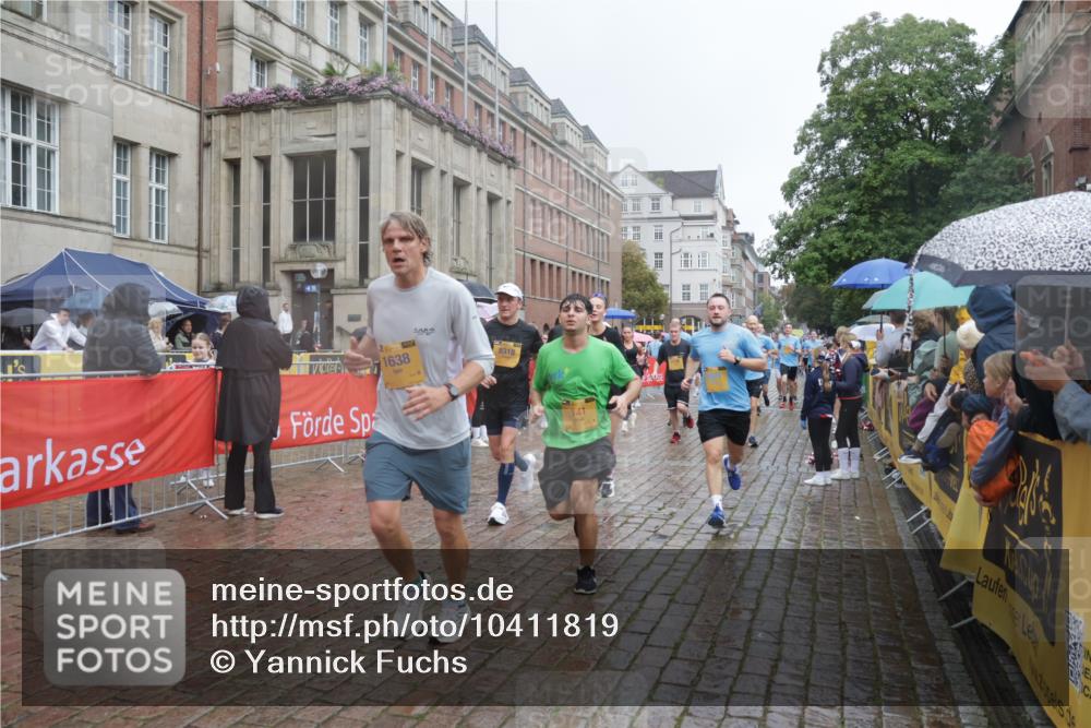 13.09.2026 - Kiel Lauf Yannick Fuchs http://msf.ph/oto/10411819 13.09.2026 10:43:00 Ziel 1290, 1931, 2427, 2481, 2502, 2627, 2999, 3248, 3572, 4120, 4825, 5298, 5437, 5814, 6121, 6179, 7188, 7555, 7657, 7814, 8287, 9177, 9483, 9627, 10485, 11129, 11146, 11344, 11643, 11726, 11984, 12187, 12279, 12480, 12827, 757, 1638, 1680, 1975, 2239, 2273, 2507, 2745, 3036, 3260, 3474, 3584, 3821, 4034, 4320, 4352, 4451, 5450, 5476, 5636, 5877, 5911, 5933, 5952, 6088, 6129, 6136, 6147, 6196, 6320, 6567, 6615, 6839, 7014, 7187, 7685, 7692, 1178, 2131, 2887 meine-sportfotos.de
