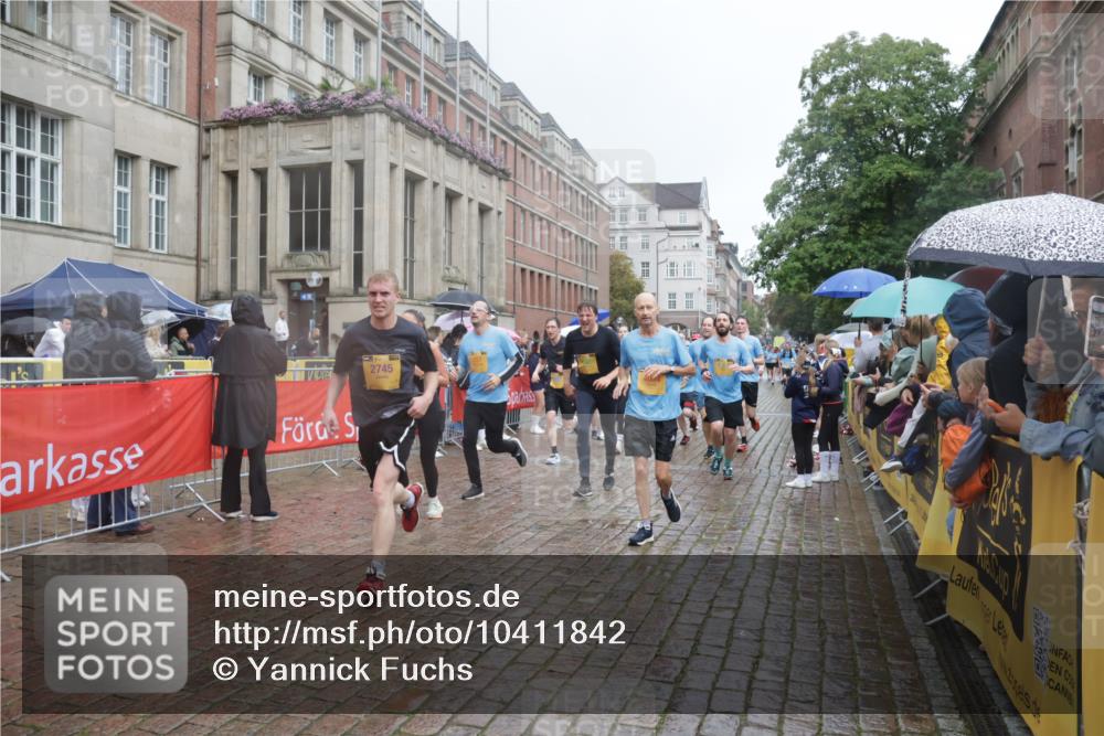 13.09.2026 - Kiel Lauf Yannick Fuchs http://msf.ph/oto/10411842 13.09.2026 10:43:02 Ziel 1290, 1931, 2427, 2481, 2502, 2627, 3248, 3572, 4120, 4825, 5298, 5414, 5437, 5814, 6121, 6179, 6439, 7188, 7555, 7814, 8287, 9177, 9483, 9627, 10485, 11129, 11146, 11344, 11643, 11726, 11971, 11984, 12187, 12279, 12480, 12827, 757, 1680, 1975, 2239, 2273, 2507, 2745, 2999, 3036, 3260, 3474, 3584, 3821, 4034, 4320, 4352, 4451, 5450, 5476, 5636, 5814, 5877, 5911, 5933, 5952, 6088, 6129, 6136, 6147, 6196, 6320, 6567, 6615, 6839, 7014, 7187, 7685, 7692, 485, 1178, 2131, 2887 meine-sportfotos.de