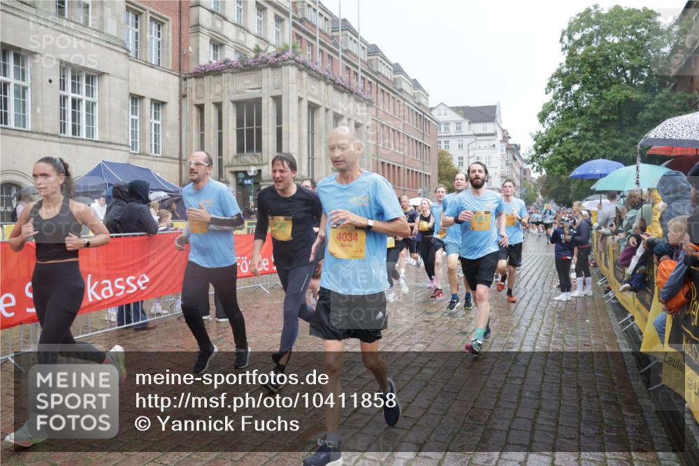 13.09.2026 - Kiel Lauf Yannick Fuchs http://msf.ph/oto/10411858 13.09.2026 10:43:04 Ziel 1290, 1931, 2376, 2427, 2481, 2502, 2627, 3248, 3572, 3976, 4825, 5298, 5414, 5437, 6121, 6179, 6439, 7188, 7555, 7814, 8287, 9177, 9483, 9627, 11129, 11146, 11344, 11643, 11726, 11971, 11984, 12165, 12187, 12279, 12480, 12824, 12827, 757, 1680, 1975, 2239, 2273, 2507, 2745, 2999, 3036, 3260, 3474, 3584, 3821, 4034, 4120, 4320, 4352, 4451, 5450, 5476, 5814, 5911, 5933, 5952, 6088, 6129, 6136, 6147, 6196, 6320, 6567, 6615, 6839, 7014, 7685, 7692, 485, 681, 1178, 2131, 2887 meine-sportfotos.de