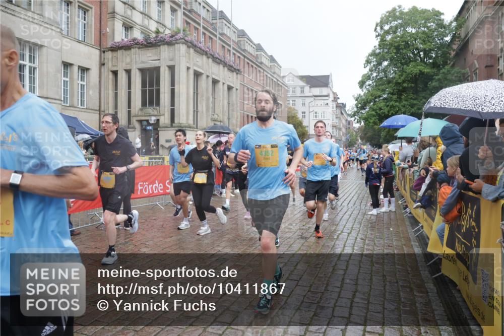 13.09.2026 - Kiel Lauf Yannick Fuchs http://msf.ph/oto/10411867 13.09.2026 10:43:04 Ziel 1290, 1931, 2376, 2427, 2481, 2502, 2627, 3248, 3572, 3976, 4825, 5298, 5414, 5437, 6121, 6179, 6439, 7188, 7555, 7814, 8287, 9177, 9483, 9627, 11129, 11146, 11344, 11643, 11726, 11971, 11984, 12165, 12187, 12279, 12480, 12824, 12827, 757, 1680, 1975, 2239, 2273, 2507, 2745, 2999, 3036, 3260, 3474, 3584, 3821, 4034, 4120, 4320, 4352, 4451, 5450, 5476, 5814, 5911, 5933, 5952, 6088, 6129, 6136, 6147, 6196, 6320, 6567, 6615, 6839, 7014, 7685, 7692, 485, 681, 1178, 2131, 2887 meine-sportfotos.de