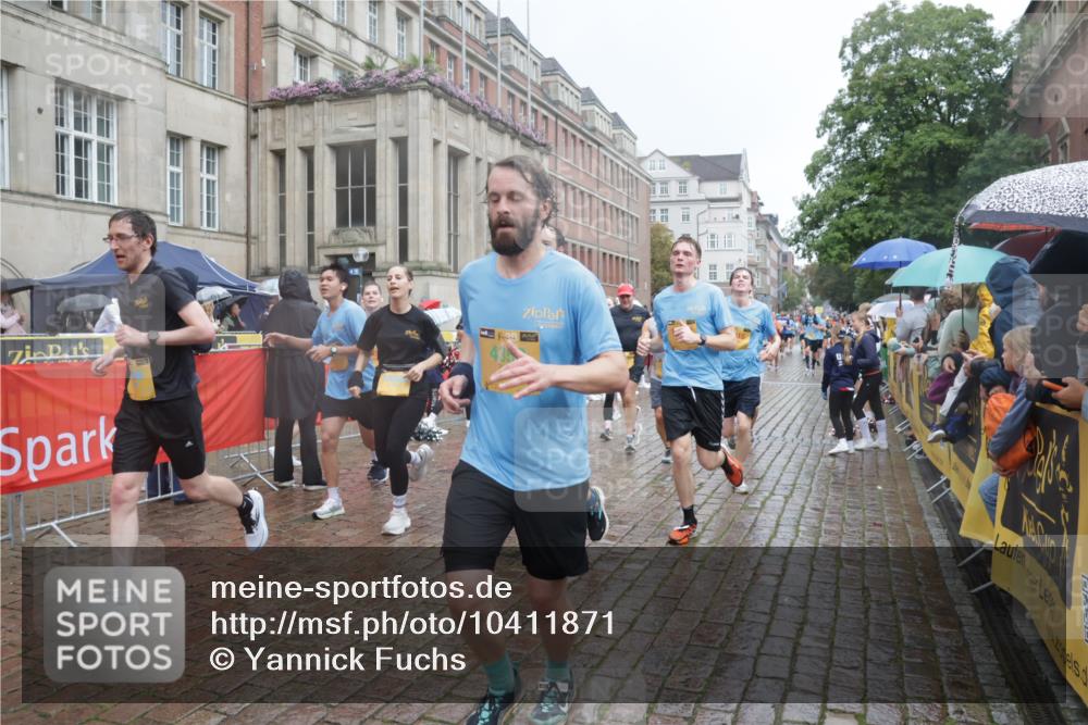 13.09.2026 - Kiel Lauf Yannick Fuchs http://msf.ph/oto/10411871 13.09.2026 10:43:05 Ziel 1290, 1931, 2376, 2427, 2481, 2502, 2627, 3248, 3572, 3976, 4825, 5298, 5414, 5437, 6121, 6139, 6179, 6439, 7188, 7555, 7814, 8287, 9177, 9483, 9627, 9632, 10812, 11129, 11146, 11344, 11643, 11726, 11971, 11984, 12165, 12187, 12279, 12480, 12824, 757, 1680, 1975, 2239, 2273, 2507, 2999, 3036, 3260, 3474, 3584, 3821, 4120, 4320, 4352, 4451, 5450, 5476, 5814, 5911, 5933, 5952, 6088, 6129, 6136, 6147, 6196, 6320, 6567, 6615, 6839, 7014, 7685, 7692, 485, 681, 1178, 2131, 2887 meine-sportfotos.de