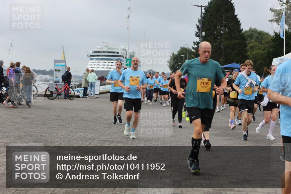 13.09.2026 - Kiel Lauf Andreas Tolksdorf http://msf.ph/oto/10411952 13.09.2026 10:02:20 Kiellinie 9279, 38, 7196, 6185 meine-sportfotos.de