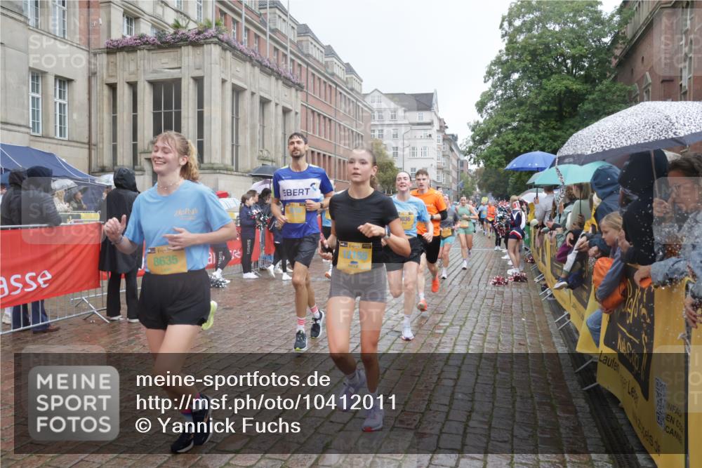 13.09.2026 - Kiel Lauf Yannick Fuchs http://msf.ph/oto/10412011 13.09.2026 10:43:13 Ziel 245, 534, 610, 1069, 1121, 1290, 1931, 2376, 2502, 2633, 2887, 2954, 3169, 3911, 3976, 4124, 4825, 5070, 5414, 5679, 6139, 6231, 6439, 6492, 6655, 6713, 8038, 8511, 9627, 9632, 10812, 10955, 11010, 11162, 11635, 11971, 12040, 12165, 12480, 12824, 1680, 1975, 2239, 2273, 2427, 2481, 2627, 2999, 3036, 3248, 3260, 3474, 3572, 3584, 4120, 5298, 5437, 5450, 5814, 5911, 5933, 6121, 6129, 6136, 6147, 6320, 6567, 6839, 7014, 7685, 7692, 485, 681, 1178, 2131 meine-sportfotos.de