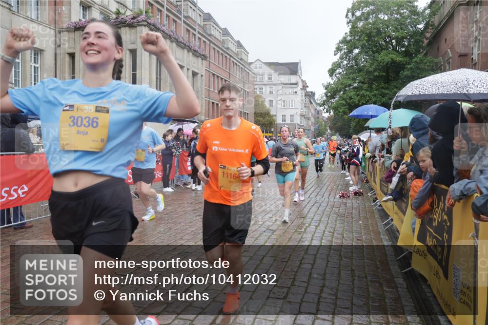 13.09.2026 - Kiel Lauf Yannick Fuchs http://msf.ph/oto/10412032 13.09.2026 10:43:15 Ziel 245, 534, 610, 1069, 1121, 1178, 1290, 1931, 2131, 2376, 2502, 2633, 2887, 2954, 3169, 3911, 3976, 4124, 4825, 5070, 5414, 5679, 6139, 6231, 6439, 6492, 6655, 6713, 7262, 8038, 8511, 8825, 9627, 9632, 10812, 10955, 11010, 11162, 11635, 11971, 12040, 12165, 12480, 12824, 1290, 1680, 1931, 1975, 2239, 2273, 2427, 2481, 2502, 2627, 2999, 3036, 3248, 3260, 3572, 3584, 4120, 4825, 5298, 5437, 5450, 5814, 5911, 5933, 6121, 6129, 6136, 6147, 6320, 6567, 6839, 7014, 7692, 485, 681 meine-sportfotos.de