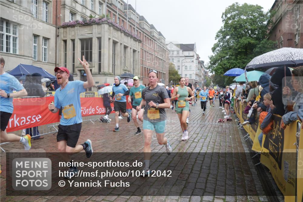 13.09.2026 - Kiel Lauf Yannick Fuchs http://msf.ph/oto/10412042 13.09.2026 10:43:16 Ziel 245, 485, 534, 610, 1069, 1121, 1178, 2131, 2376, 2633, 2887, 2954, 3169, 3911, 3976, 4124, 5070, 5414, 5679, 6139, 6231, 6439, 6492, 6655, 6713, 7262, 8038, 8511, 8825, 9632, 10812, 10955, 11010, 11162, 11566, 11635, 11971, 12040, 12165, 12824, 1290, 1680, 1931, 1975, 2239, 2273, 2427, 2481, 2502, 2627, 2999, 3248, 3260, 3572, 3584, 4120, 4825, 5298, 5437, 5450, 5814, 5911, 5933, 6121, 6129, 6136, 6147, 6320, 6567, 6839, 7692, 681 meine-sportfotos.de