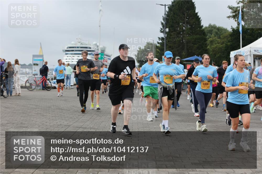 13.09.2026 - Kiel Lauf Andreas Tolksdorf http://msf.ph/oto/10412137 13.09.2026 10:02:28 Kiellinie 3337, 84, 016, 60, 8910, 5406 meine-sportfotos.de