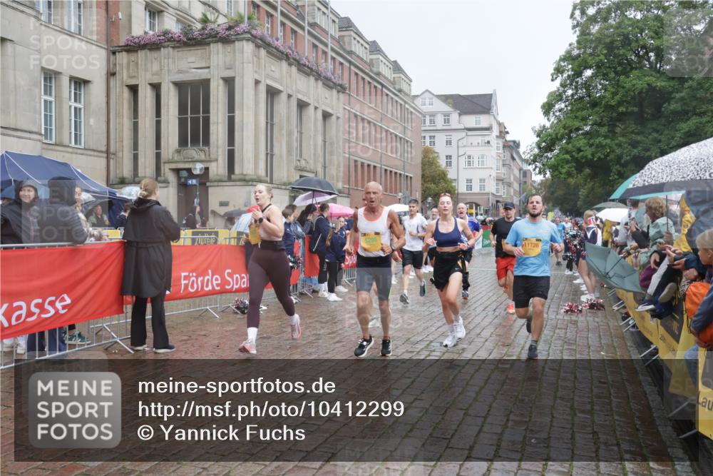 13.09.2026 - Kiel Lauf Yannick Fuchs http://msf.ph/oto/10412299 13.09.2026 10:43:31 Ziel 485, 681, 1500, 1536, 1720, 1780, 2119, 2317, 2680, 2800, 3123, 3132, 4143, 4218, 4282, 4493, 4541, 4690, 4718, 4941, 5127, 5222, 5715, 5848, 6079, 6422, 6536, 7199, 8488, 8952, 8959, 9823, 10173, 10247, 10450, 11067, 11566, 11774, 12342, 12544, 12778, 12779, 245, 485, 534, 610, 1069, 1121, 1178, 1290, 1931, 2131, 2376, 2427, 2481, 2502, 2627, 2633, 2887, 2954, 3169, 3248, 3572, 3911, 3976, 4124, 4825, 5070, 5298, 5414, 5437, 5679, 6121, 6139, 6231, 6492, 6655 meine-sportfotos.de