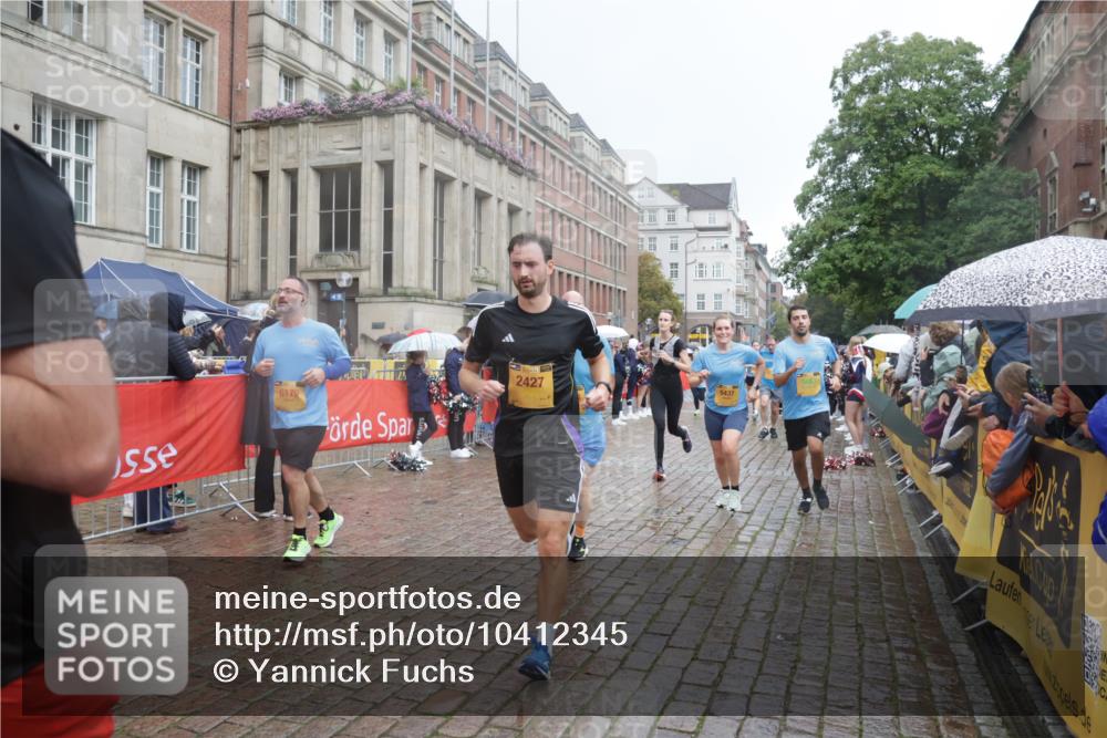 13.09.2026 - Kiel Lauf Yannick Fuchs http://msf.ph/oto/10412345 13.09.2026 10:43:35 Ziel 149, 1536, 1720, 2317, 2680, 3123, 3132, 4143, 4493, 4541, 4718, 4850, 4941, 5127, 5715, 5848, 6079, 6422, 6536, 6716, 7199, 8037, 8952, 9281, 9337, 9823, 10247, 11067, 11774, 12544, 12778, 12779, 245, 485, 534, 610, 681, 1069, 1121, 1178, 1290, 1500, 1780, 1931, 2119, 2131, 2376, 2427, 2481, 2502, 2633, 2800, 2887, 2954, 3169, 3911, 3976, 4124, 4218, 4282, 4690, 4825, 5070, 5222, 5414, 5437, 5679, 5715, 6121, 6139, 6231, 6422, 6492, 6655, 1977, 5437 meine-sportfotos.de