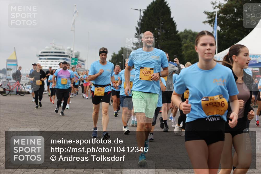 13.09.2026 - Kiel Lauf Andreas Tolksdorf http://msf.ph/oto/10412346 13.09.2026 10:02:44 Kiellinie 84, 1094, 38, 8326, 57, 10116 meine-sportfotos.de