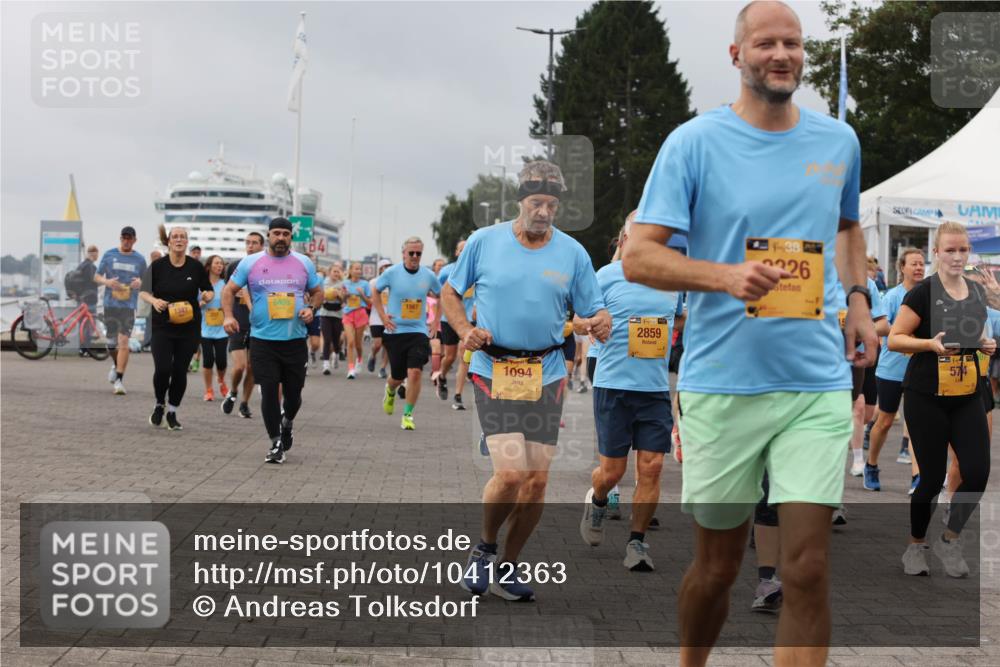 13.09.2026 - Kiel Lauf Andreas Tolksdorf http://msf.ph/oto/10412363 13.09.2026 10:02:46 Kiellinie 6409, 1567, 1094, 39, 2859, 4, 39, 2226 meine-sportfotos.de