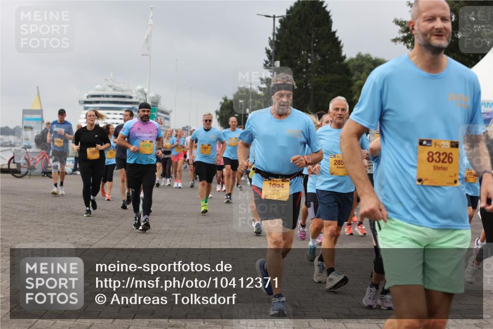 13.09.2026 - Kiel Lauf Andreas Tolksdorf http://msf.ph/oto/10412371 13.09.2026 10:02:46 Kiellinie 6409, 1347, 1094, 285, 39, 8326, 102 meine-sportfotos.de