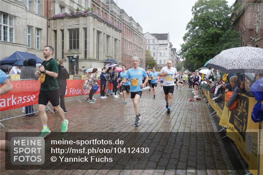 13.09.2026 - Kiel Lauf Yannick Fuchs http://msf.ph/oto/10412430 13.09.2026 10:43:40 Ziel 149, 1536, 2317, 3123, 4143, 4493, 4541, 4669, 4850, 4941, 5059, 5127, 5419, 6368, 6716, 7351, 8037, 9281, 9337, 9823, 10247, 10683, 11067, 11213, 11438, 11774, 12763, 12778, 245, 485, 534, 610, 681, 1069, 1121, 1178, 1290, 1500, 1720, 1780, 1931, 2119, 2131, 2376, 2502, 2633, 2680, 2800, 2887, 2954, 3132, 3169, 3911, 3976, 4124, 4218, 4282, 4690, 4718, 4825, 5070, 5222, 5414, 5679, 5715, 5848, 6079, 6139, 6231, 6422, 6492, 6536, 6655, 1977, 5437 meine-sportfotos.de