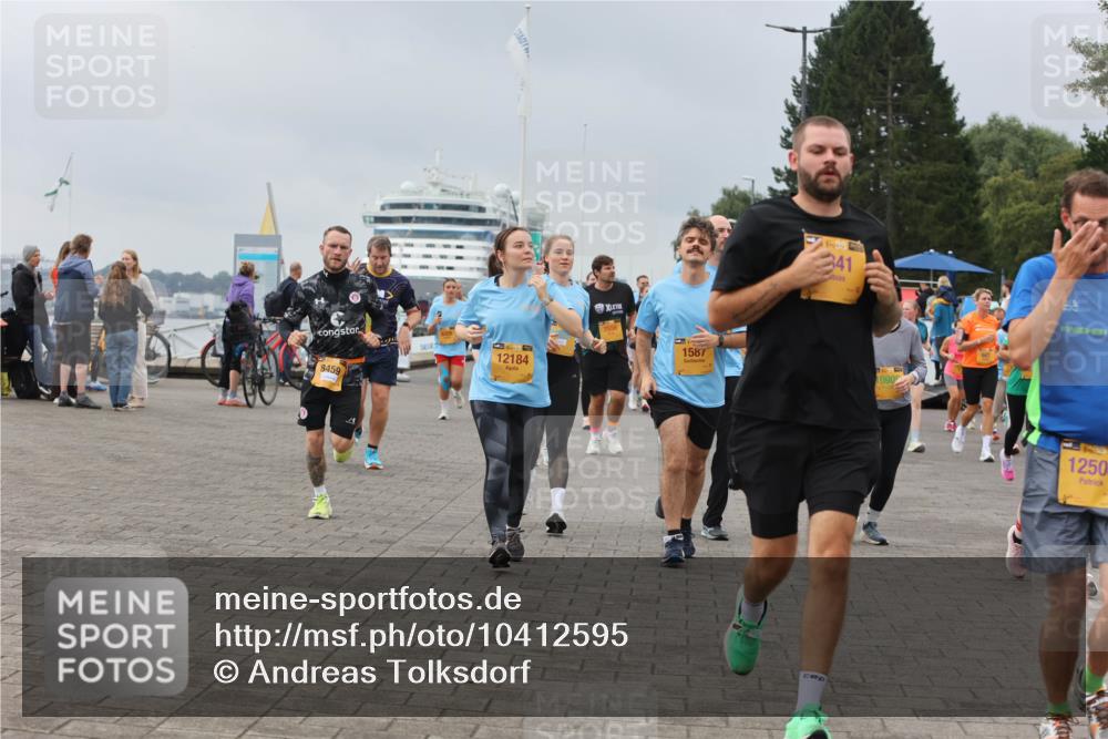 13.09.2026 - Kiel Lauf Andreas Tolksdorf http://msf.ph/oto/10412595 13.09.2026 10:03:03 Kiellinie 8459, 15, 39, 12184, 1587, 41, 35, 1090, 1250 meine-sportfotos.de