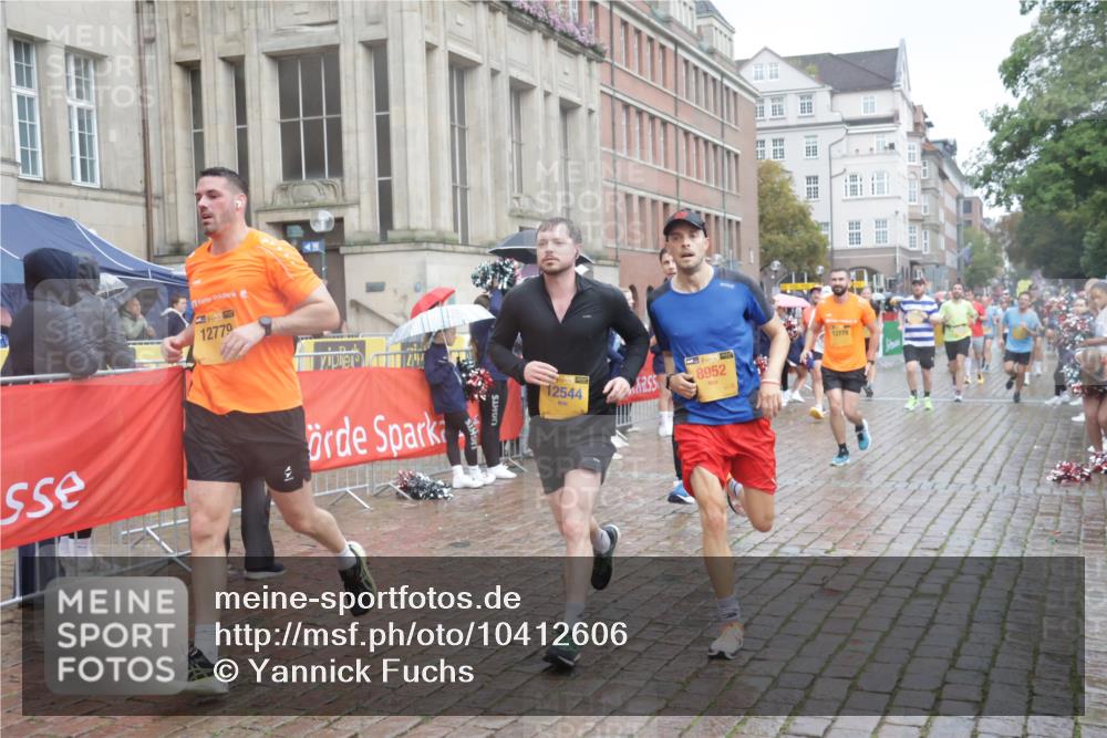 13.09.2026 - Kiel Lauf Yannick Fuchs http://msf.ph/oto/10412606 13.09.2026 10:44:02 Ziel 56, 202, 305, 318, 939, 1118, 1215, 1242, 1956, 1977, 2861, 3573, 3806, 4422, 4728, 4746, 6163, 6184, 7505, 7658, 8712, 9004, 9481, 9979, 10100, 10437, 10670, 10709, 11277, 11431, 11611, 11720, 12440, 12490, 149, 371, 1029, 1215, 1536, 1720, 2316, 2317, 2653, 2971, 3123, 3258, 3292, 3308, 3734, 4143, 4493, 4541, 4669, 4850, 4941, 5059, 5127, 5419, 5848, 6079, 6368, 6716, 7351, 702, 1379, 1439, 1839, 2729, 3918, 6059, 7534, 7900, 9082, 9229 meine-sportfotos.de