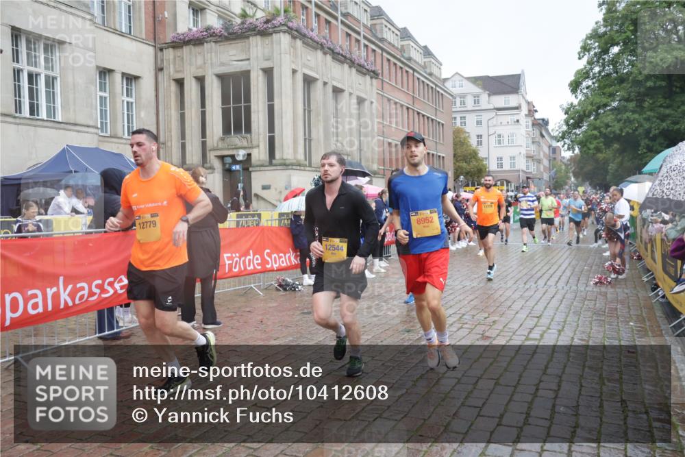 13.09.2026 - Kiel Lauf Yannick Fuchs http://msf.ph/oto/10412608 13.09.2026 10:44:02 Ziel 56, 202, 305, 318, 939, 1118, 1215, 1242, 1956, 1977, 2861, 3573, 3806, 4422, 4728, 4746, 6163, 6184, 7505, 7658, 8712, 9004, 9481, 9979, 10100, 10437, 10670, 10709, 11277, 11431, 11611, 11720, 12440, 12490, 149, 371, 1029, 1215, 1536, 1720, 2316, 2317, 2653, 2971, 3123, 3258, 3292, 3308, 3734, 4143, 4493, 4541, 4669, 4850, 4941, 5059, 5127, 5419, 5848, 6079, 6368, 6716, 7351, 702, 1379, 1439, 1839, 2729, 3918, 6059, 7534, 7900, 9082, 9229 meine-sportfotos.de