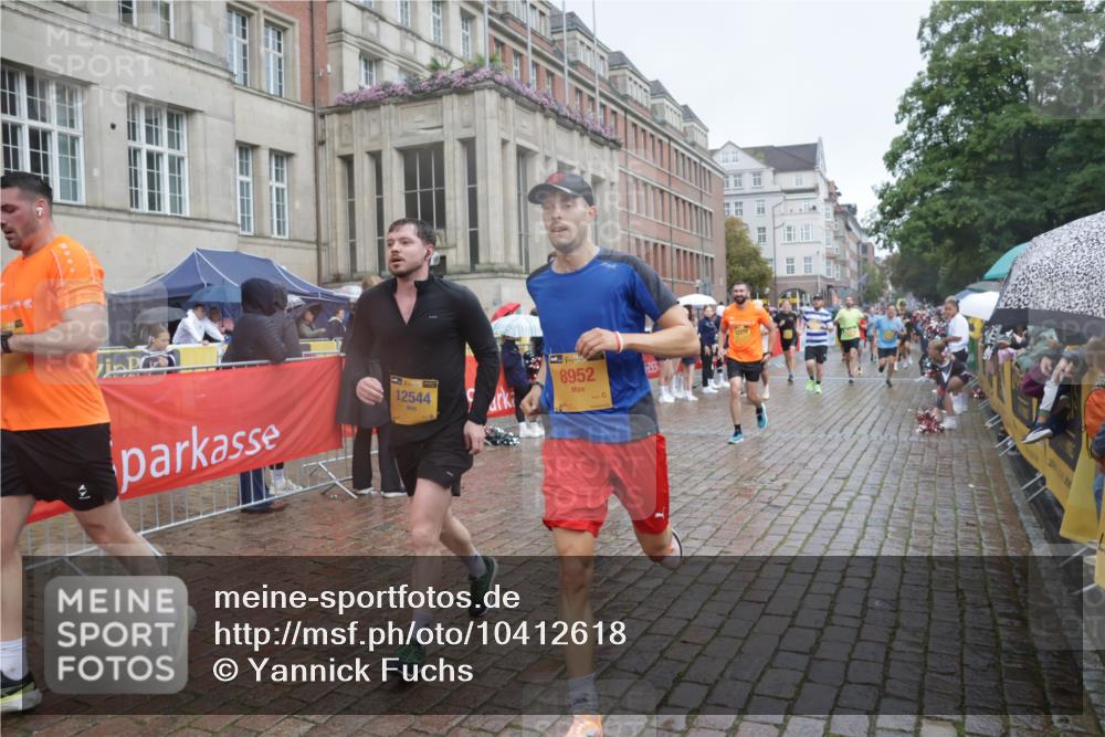 13.09.2026 - Kiel Lauf Yannick Fuchs http://msf.ph/oto/10412618 13.09.2026 10:44:03 Ziel 56, 202, 305, 318, 939, 1118, 1242, 1956, 1977, 2861, 2873, 3573, 3806, 4422, 4728, 4746, 6163, 6184, 7505, 7658, 8712, 9004, 9056, 9481, 9979, 10100, 10670, 10709, 11277, 11431, 11720, 12382, 12384, 12386, 12440, 12490, 149, 371, 1029, 1215, 1536, 1720, 1977, 2316, 2317, 2653, 2971, 3123, 3258, 3292, 3308, 3734, 4143, 4493, 4541, 4669, 4850, 4941, 5059, 5127, 5419, 6368, 6716, 7351, 702, 1275, 1379, 1439, 1839, 2729, 3918, 6059, 7534, 7900, 9082, 9229 meine-sportfotos.de