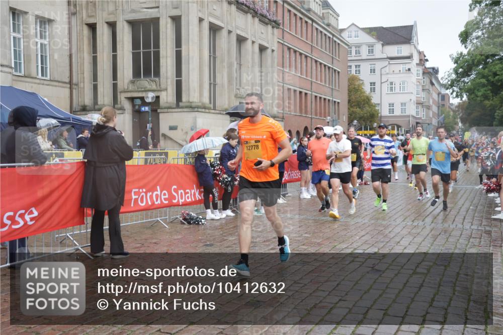 13.09.2026 - Kiel Lauf Yannick Fuchs http://msf.ph/oto/10412632 13.09.2026 10:44:04 Ziel 56, 202, 305, 318, 939, 1118, 1242, 1956, 2861, 2873, 3573, 3806, 4422, 4728, 4746, 6163, 6184, 7505, 7658, 8712, 9004, 9056, 9481, 9979, 10100, 10709, 11277, 11431, 11720, 11784, 12382, 12384, 12386, 12440, 12490, 149, 371, 1029, 1215, 1536, 1720, 1977, 2316, 2317, 2653, 2971, 3123, 3258, 3292, 3308, 3734, 4143, 4493, 4541, 4669, 4728, 4746, 4850, 4941, 5059, 5127, 5419, 6368, 6716, 7351, 702, 1275, 1379, 1439, 1839, 2729, 3918, 6059, 7534, 7900, 9082, 9229 meine-sportfotos.de