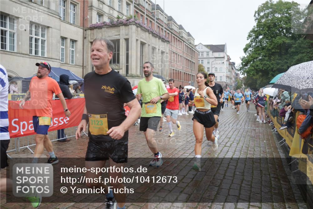 13.09.2026 - Kiel Lauf Yannick Fuchs http://msf.ph/oto/10412673 13.09.2026 10:44:08 Ziel 202, 318, 939, 1118, 1242, 1956, 2729, 2873, 3573, 3806, 3918, 4422, 5711, 6059, 6163, 6184, 7114, 7534, 7658, 7872, 7900, 9004, 9056, 9082, 9229, 9481, 9979, 10405, 11205, 11262, 11277, 11431, 11720, 11784, 12152, 12382, 12384, 12386, 12440, 56, 149, 305, 371, 1029, 1215, 1536, 1977, 2316, 2317, 2653, 2861, 2971, 3123, 3258, 3292, 3308, 3734, 4143, 4493, 4541, 4669, 4728, 4746, 4850, 4941, 5059, 5127, 5419, 6368, 6716, 7351, 702, 1275, 1379, 1439, 1839 meine-sportfotos.de