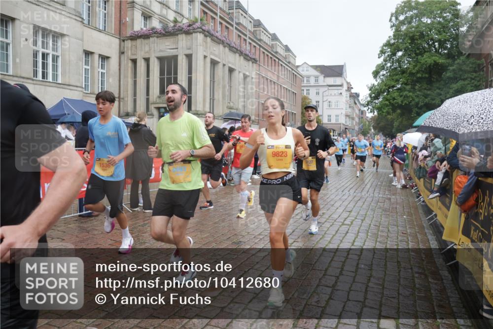 13.09.2026 - Kiel Lauf Yannick Fuchs http://msf.ph/oto/10412680 13.09.2026 10:44:08 Ziel 202, 318, 939, 1118, 1242, 1956, 2729, 2873, 3573, 3806, 3918, 4422, 5711, 6059, 6163, 6184, 7114, 7534, 7658, 7872, 7900, 9004, 9056, 9082, 9229, 9481, 9979, 10405, 11205, 11262, 11277, 11431, 11720, 11784, 12152, 12382, 12384, 12386, 12440, 56, 149, 305, 371, 1029, 1215, 1536, 1977, 2316, 2317, 2653, 2861, 2971, 3123, 3258, 3292, 3308, 3734, 4143, 4493, 4541, 4669, 4728, 4746, 4850, 4941, 5059, 5127, 5419, 6368, 6716, 7351, 702, 1275, 1379, 1439, 1839 meine-sportfotos.de