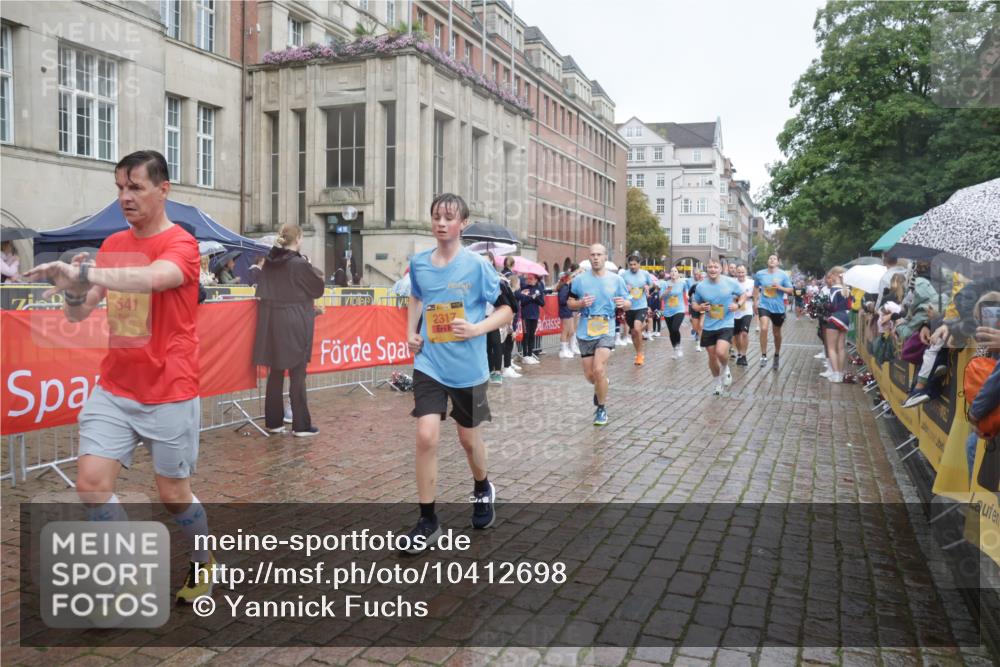 13.09.2026 - Kiel Lauf Yannick Fuchs http://msf.ph/oto/10412698 13.09.2026 10:44:10 Ziel 202, 318, 702, 939, 1118, 1242, 1839, 1956, 2729, 2873, 3186, 3573, 3918, 4422, 5711, 6059, 6163, 6184, 7114, 7534, 7872, 7900, 9056, 9082, 9229, 9979, 10405, 10406, 11019, 11195, 11205, 11262, 11277, 11431, 11720, 11784, 12152, 12382, 12384, 12386, 12440, 56, 149, 305, 371, 1029, 1118, 1215, 1977, 2316, 2317, 2653, 2861, 2971, 3258, 3292, 3308, 3734, 3806, 4541, 4669, 4728, 4746, 4850, 4941, 5059, 5127, 5419, 6368, 6716, 7351, 1275, 1379, 1439 meine-sportfotos.de
