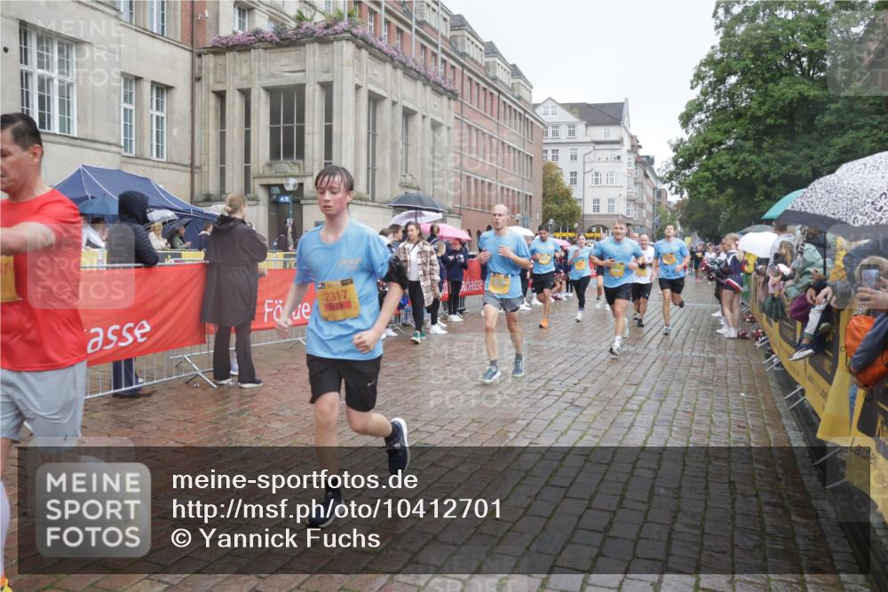 13.09.2026 - Kiel Lauf Yannick Fuchs http://msf.ph/oto/10412701 13.09.2026 10:44:10 Ziel 202, 318, 702, 939, 1118, 1242, 1839, 1956, 2729, 2873, 3186, 3573, 3918, 4422, 5711, 6059, 6163, 6184, 7114, 7534, 7872, 7900, 9056, 9082, 9229, 9979, 10405, 10406, 11019, 11195, 11205, 11262, 11277, 11431, 11720, 11784, 12152, 12382, 12384, 12386, 12440, 56, 149, 305, 371, 1029, 1118, 1215, 1977, 2316, 2317, 2653, 2861, 2971, 3258, 3292, 3308, 3734, 3806, 4541, 4669, 4728, 4746, 4850, 4941, 5059, 5127, 5419, 6368, 6716, 7351, 1275, 1379, 1439 meine-sportfotos.de
