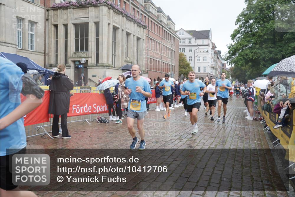 13.09.2026 - Kiel Lauf Yannick Fuchs http://msf.ph/oto/10412706 13.09.2026 10:44:10 Ziel 202, 318, 702, 939, 1118, 1242, 1839, 1956, 2729, 2873, 3186, 3573, 3918, 4422, 5711, 6059, 6163, 6184, 7114, 7534, 7872, 7900, 9056, 9082, 9229, 9979, 10405, 10406, 11019, 11195, 11205, 11262, 11277, 11431, 11720, 11784, 12152, 12382, 12384, 12386, 12440, 56, 149, 305, 371, 1029, 1118, 1215, 1977, 2316, 2317, 2653, 2861, 2971, 3258, 3292, 3308, 3734, 3806, 4541, 4669, 4728, 4746, 4850, 4941, 5059, 5127, 5419, 6368, 6716, 7351, 1275, 1379, 1439 meine-sportfotos.de