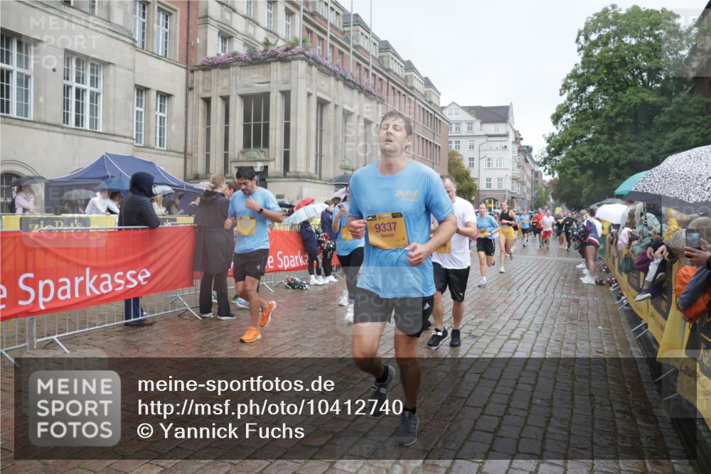 13.09.2026 - Kiel Lauf Yannick Fuchs http://msf.ph/oto/10412740 13.09.2026 10:44:13 Ziel 318, 702, 939, 1242, 1379, 1439, 1839, 1956, 2729, 2826, 2873, 3186, 3573, 3918, 5183, 5711, 5740, 5859, 6059, 6184, 7114, 7250, 7534, 7872, 7900, 9056, 9082, 9229, 9979, 10205, 10405, 10406, 11019, 11195, 11205, 11262, 11277, 11431, 11784, 12152, 12382, 12384, 12386, 12440, 12839, 56, 149, 202, 305, 318, 371, 1029, 1118, 1215, 1956, 1977, 2316, 2653, 2861, 2971, 3258, 3292, 3308, 3734, 3806, 4422, 4669, 4728, 4746, 4850, 5059, 5419, 6368, 7351, 1275 meine-sportfotos.de