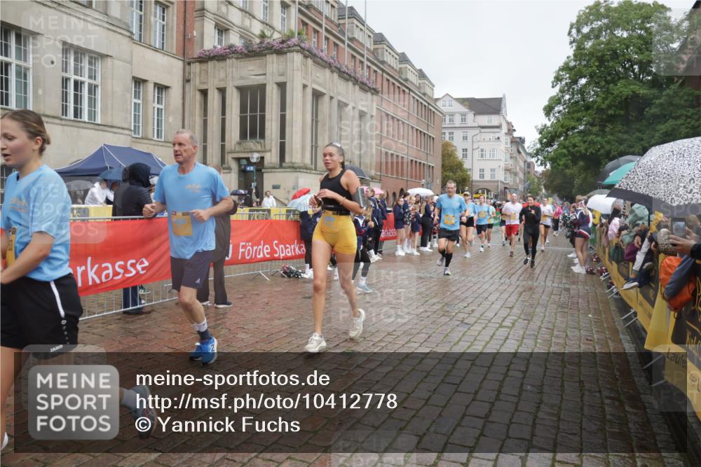 13.09.2026 - Kiel Lauf Yannick Fuchs http://msf.ph/oto/10412778 13.09.2026 10:44:15 Ziel 702, 939, 1242, 1379, 1439, 1839, 2729, 2826, 2873, 3186, 3469, 3573, 3918, 5183, 5711, 5740, 5859, 6059, 6611, 7114, 7250, 7291, 7534, 7872, 7900, 9056, 9082, 9229, 9286, 9401, 9979, 10205, 10405, 10406, 11019, 11195, 11205, 11262, 11277, 11431, 11538, 11784, 11940, 12152, 12382, 12384, 12386, 12440, 12839, 56, 149, 202, 305, 318, 371, 1029, 1118, 1215, 1956, 1977, 2316, 2653, 2861, 2971, 3258, 3292, 3308, 3734, 3806, 4422, 4669, 4728, 4746, 5059, 5419, 6368, 7351, 1275 meine-sportfotos.de