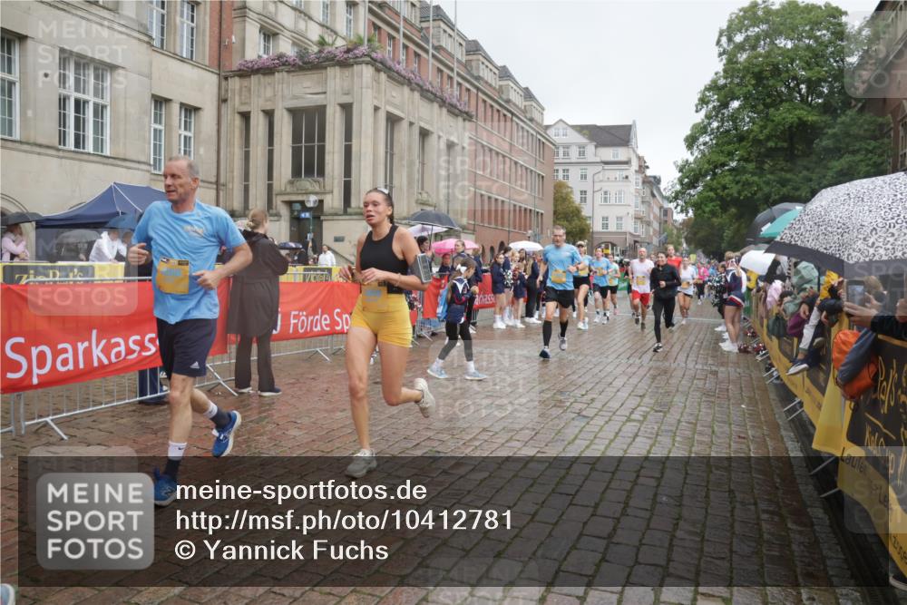 13.09.2026 - Kiel Lauf Yannick Fuchs http://msf.ph/oto/10412781 13.09.2026 10:44:16 Ziel 702, 939, 1242, 1379, 1439, 1839, 2729, 2826, 2873, 3186, 3469, 3573, 3918, 5183, 5711, 5740, 5859, 6059, 6611, 7114, 7250, 7291, 7504, 7534, 7872, 7900, 9056, 9082, 9229, 9286, 9401, 10205, 10405, 10406, 11019, 11195, 11205, 11262, 11352, 11431, 11538, 11784, 11940, 12152, 12382, 12384, 12386, 12440, 12839, 56, 202, 305, 318, 371, 1029, 1118, 1215, 1956, 1977, 2316, 2653, 2861, 2971, 3258, 3292, 3308, 3573, 3734, 3806, 4422, 4669, 4728, 4746, 5059, 5419, 6368, 7351, 1275 meine-sportfotos.de