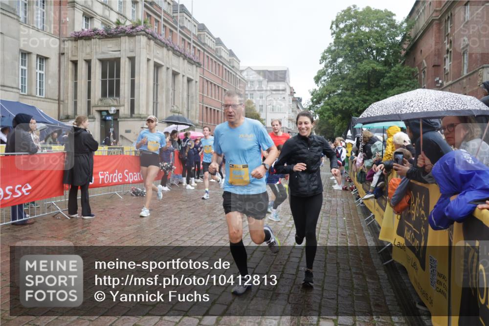 13.09.2026 - Kiel Lauf Yannick Fuchs http://msf.ph/oto/10412813 13.09.2026 10:44:18 Ziel 702, 1275, 1377, 1379, 1439, 1839, 2289, 2545, 2729, 2826, 2873, 3186, 3469, 3918, 5183, 5697, 5711, 5740, 5778, 5859, 6059, 6229, 6611, 7114, 7250, 7291, 7504, 7534, 7872, 7900, 9056, 9082, 9229, 9286, 9401, 10205, 10405, 10406, 11019, 11195, 11205, 11262, 11352, 11538, 11784, 11940, 12152, 12382, 12384, 12386, 12839, 56, 202, 305, 318, 371, 939, 1029, 1118, 1215, 1242, 1956, 1977, 2316, 2653, 2861, 2873, 2971, 3258, 3292, 3308, 3573, 3734, 3806, 4422, 4669, 4728, 4746 meine-sportfotos.de