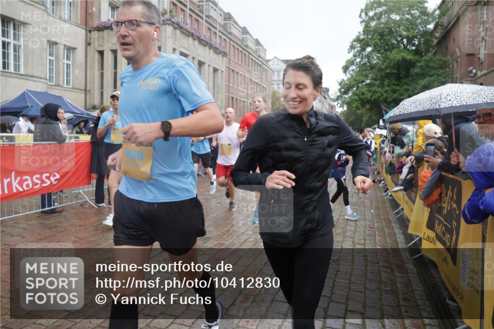 13.09.2026 - Kiel Lauf Yannick Fuchs http://msf.ph/oto/10412830 13.09.2026 10:44:19 Ziel 702, 1275, 1335, 1377, 1379, 1439, 1839, 2289, 2545, 2729, 2826, 3009, 3186, 3469, 3918, 5183, 5697, 5711, 5740, 5778, 5859, 6059, 6229, 6611, 6959, 7114, 7250, 7291, 7504, 7534, 7872, 7900, 9082, 9229, 9286, 9401, 9596, 10205, 10405, 10406, 11019, 11195, 11205, 11262, 11352, 11538, 11716, 11784, 11940, 12152, 12839, 56, 202, 305, 318, 371, 939, 1029, 1118, 1215, 1242, 1956, 1977, 2316, 2653, 2861, 2873, 2971, 3258, 3292, 3308, 3573, 3734, 3806, 4422, 4669, 4728, 4746 meine-sportfotos.de