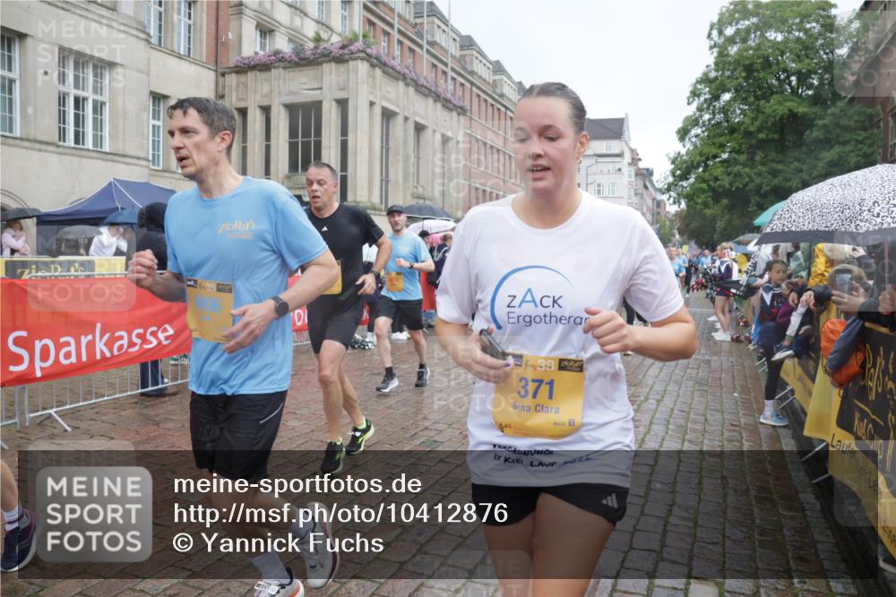 13.09.2026 - Kiel Lauf Yannick Fuchs http://msf.ph/oto/10412876 13.09.2026 10:44:22 Ziel 702, 1275, 1335, 1377, 1379, 1439, 1839, 2289, 2545, 2826, 3009, 3186, 3469, 5183, 5294, 5599, 5697, 5740, 5778, 5859, 6059, 6229, 6611, 6959, 7250, 7291, 7468, 7504, 7534, 8536, 9229, 9286, 9401, 9596, 10205, 10405, 10406, 11019, 11165, 11195, 11347, 11352, 11538, 11716, 11851, 11940, 12839, 12842, 56, 202, 305, 318, 371, 939, 1118, 1215, 1242, 1956, 1977, 2316, 2653, 2729, 2861, 2873, 2971, 3258, 3308, 3573, 3734, 3806, 3918, 4422, 4728, 4746, 6059, 7534, 688 meine-sportfotos.de