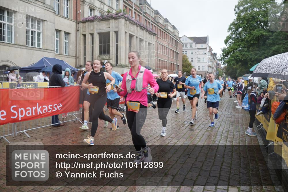 13.09.2026 - Kiel Lauf Yannick Fuchs http://msf.ph/oto/10412899 13.09.2026 10:44:24 Ziel 501, 702, 1275, 1335, 1377, 1379, 1439, 1839, 2289, 2545, 2826, 3009, 3186, 3469, 3980, 5183, 5294, 5599, 5697, 5740, 5778, 5859, 6229, 6611, 6959, 7250, 7291, 7468, 7504, 7763, 8536, 8701, 9286, 9401, 9596, 10205, 10406, 11019, 11165, 11195, 11347, 11352, 11538, 11716, 11851, 11938, 11940, 12589, 12839, 12842, 56, 202, 305, 318, 939, 1118, 1215, 1242, 1839, 1956, 1977, 2316, 2729, 2861, 2873, 3186, 3308, 3573, 3734, 3806, 3918, 4422, 4728, 4746, 6059, 7534, 688 meine-sportfotos.de
