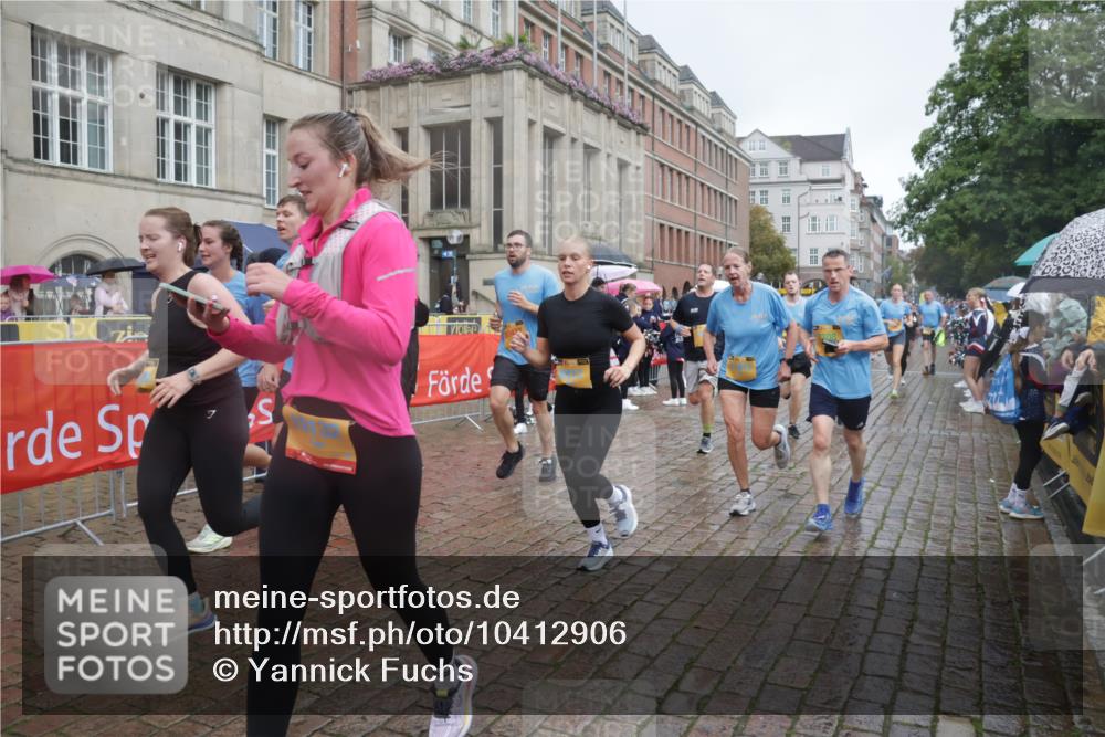 13.09.2026 - Kiel Lauf Yannick Fuchs http://msf.ph/oto/10412906 13.09.2026 10:44:25 Ziel 501, 702, 1275, 1335, 1377, 1379, 1439, 2289, 2545, 2826, 3009, 3469, 3980, 5183, 5294, 5599, 5697, 5740, 5778, 5859, 6229, 6611, 6959, 7250, 7291, 7468, 7504, 7677, 7763, 8536, 8701, 9286, 9401, 9596, 10205, 10406, 11019, 11165, 11195, 11347, 11352, 11538, 11716, 11851, 11938, 11940, 12425, 12589, 12839, 12842, 56, 202, 305, 318, 702, 939, 1118, 1215, 1242, 1839, 1956, 1977, 2316, 2729, 2861, 2873, 3186, 3308, 3573, 3806, 3918, 4422, 4728, 4746, 6059, 7534, 688 meine-sportfotos.de
