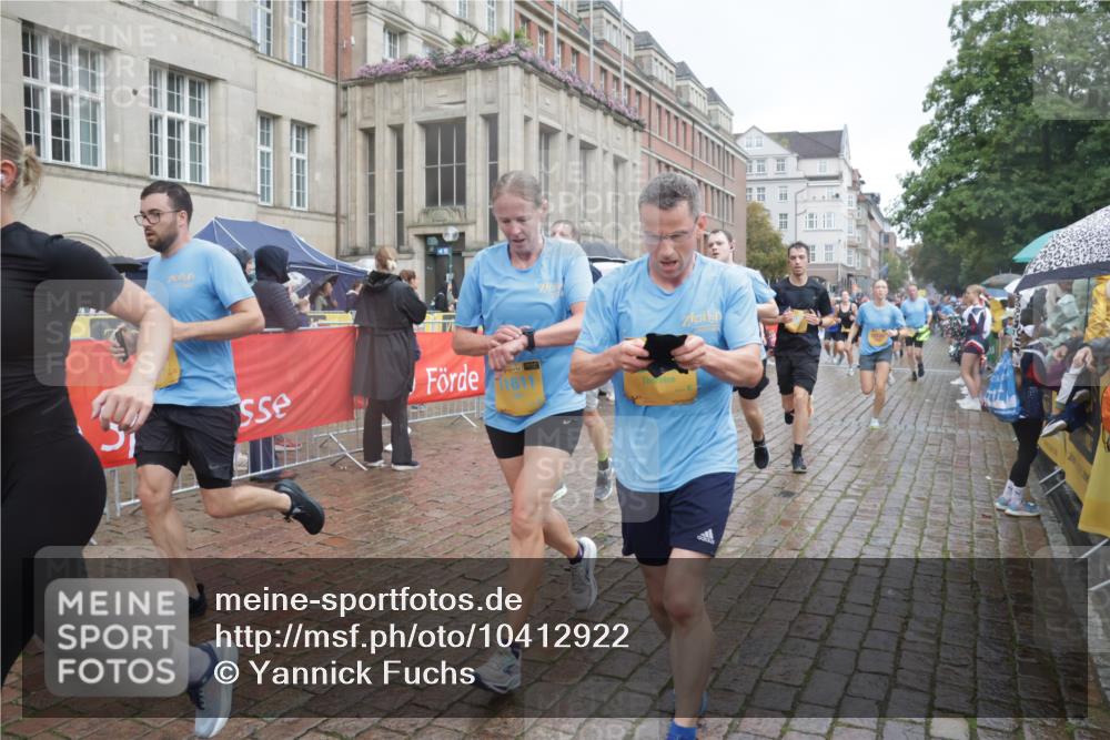 13.09.2026 - Kiel Lauf Yannick Fuchs http://msf.ph/oto/10412922 13.09.2026 10:44:26 Ziel 501, 1275, 1335, 1377, 1379, 1439, 2289, 2545, 2826, 3009, 3469, 3980, 5183, 5294, 5599, 5697, 5699, 5740, 5778, 5859, 6229, 6611, 6959, 7250, 7291, 7468, 7504, 7677, 7763, 8536, 8701, 9286, 9401, 9596, 10205, 11165, 11347, 11352, 11538, 11716, 11851, 11938, 11940, 12425, 12589, 12839, 12842, 56, 202, 305, 318, 702, 939, 1118, 1215, 1242, 1379, 1839, 1956, 1977, 2316, 2729, 2861, 2873, 3186, 3308, 3573, 3806, 3918, 4422, 4728, 4746, 5859, 6059, 7534, 688 meine-sportfotos.de