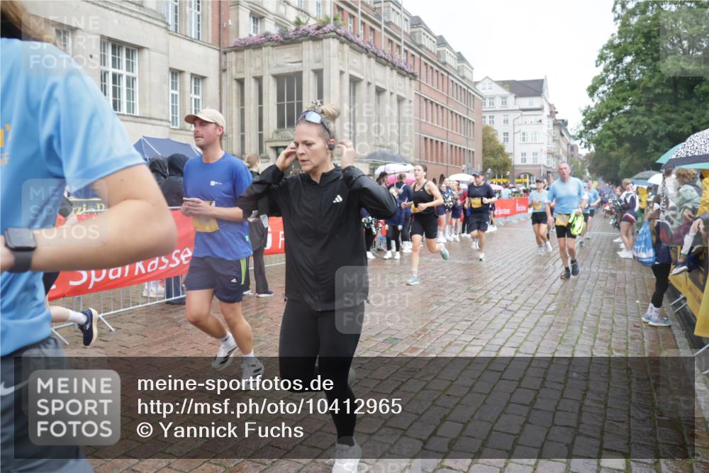 13.09.2026 - Kiel Lauf Yannick Fuchs http://msf.ph/oto/10412965 13.09.2026 10:44:29 Ziel 501, 1275, 1335, 1377, 2289, 2545, 2659, 2837, 2920, 3009, 3469, 3980, 4243, 5294, 5599, 5697, 5699, 5778, 6229, 6611, 6711, 6959, 7291, 7468, 7504, 7677, 7763, 8536, 8701, 9286, 9401, 9596, 11165, 11347, 11352, 11538, 11716, 11851, 11938, 11940, 12425, 12589, 12842, 56, 202, 305, 318, 702, 939, 1118, 1242, 1379, 1439, 1839, 1956, 2729, 2826, 2861, 2873, 3186, 3573, 3806, 3918, 4422, 4728, 4746, 5183, 5740, 5859, 6059, 6611, 7250, 7291, 7534, 688 meine-sportfotos.de