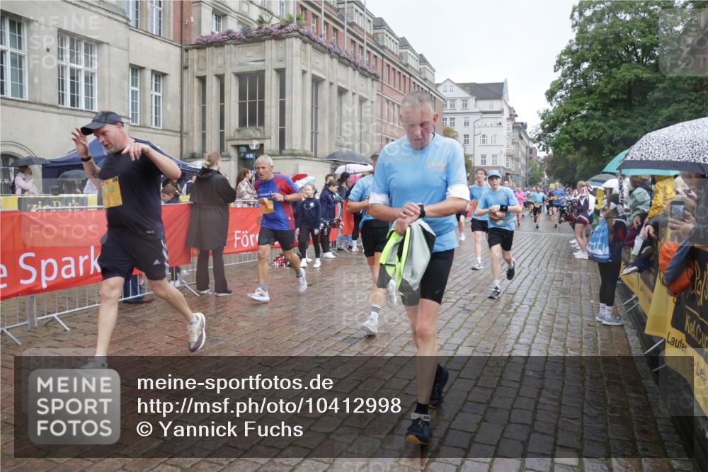 13.09.2026 - Kiel Lauf Yannick Fuchs http://msf.ph/oto/10412998 13.09.2026 10:44:31 Ziel 501, 1275, 1335, 1377, 2289, 2545, 2659, 2837, 2920, 3009, 3980, 4243, 4432, 5294, 5599, 5697, 5699, 5778, 6194, 6229, 6711, 6959, 7468, 7504, 7677, 7763, 8536, 8701, 9596, 11165, 11347, 11352, 11716, 11851, 11938, 12425, 12589, 12842, 202, 318, 702, 939, 1118, 1242, 1379, 1439, 1839, 1956, 2729, 2826, 2861, 2873, 3186, 3469, 3573, 3806, 3918, 4422, 5183, 5740, 5859, 6059, 6611, 7250, 7291, 7504, 7534, 688, 1323, 2952, 3591 meine-sportfotos.de