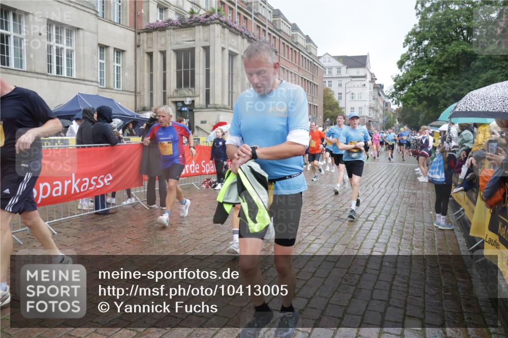 13.09.2026 - Kiel Lauf Yannick Fuchs http://msf.ph/oto/10413005 13.09.2026 10:44:31 Ziel 501, 1275, 1335, 1377, 2289, 2545, 2659, 2837, 2920, 3009, 3980, 4243, 4432, 5294, 5599, 5697, 5699, 5778, 6194, 6229, 6711, 6959, 7468, 7504, 7677, 7763, 8536, 8701, 9596, 11165, 11347, 11352, 11716, 11851, 11938, 12425, 12589, 12842, 202, 318, 702, 939, 1118, 1242, 1379, 1439, 1839, 1956, 2729, 2826, 2861, 2873, 3186, 3469, 3573, 3806, 3918, 4422, 5183, 5740, 5859, 6059, 6611, 7250, 7291, 7504, 7534, 688, 1323, 2952, 3591 meine-sportfotos.de