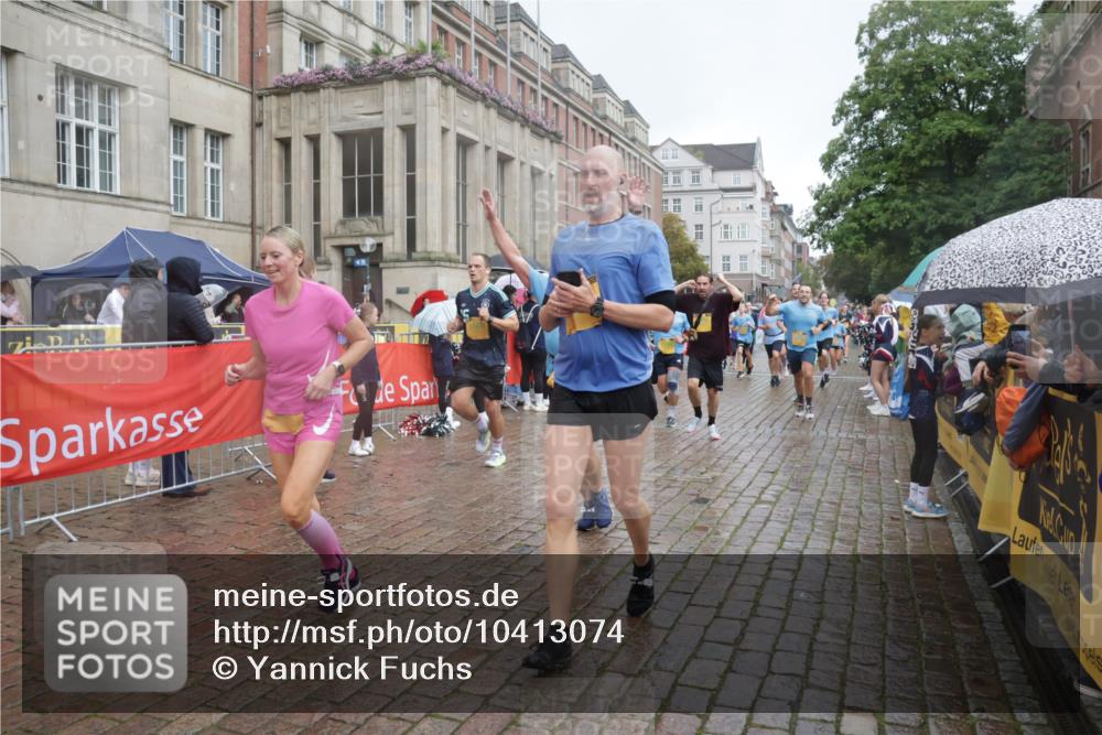 13.09.2026 - Kiel Lauf Yannick Fuchs http://msf.ph/oto/10413074 13.09.2026 10:44:37 Ziel 501, 688, 1751, 1753, 2659, 2837, 2920, 3134, 3282, 3980, 4033, 4243, 4432, 4532, 5420, 5567, 5699, 6194, 6580, 6637, 6711, 7468, 7677, 7701, 7763, 7910, 8445, 8536, 8701, 10082, 11165, 11347, 11427, 11714, 11938, 12425, 12569, 12589, 318, 702, 939, 1242, 1275, 1335, 1377, 1379, 1439, 1839, 1956, 2289, 2545, 2729, 2826, 2873, 3009, 3186, 3469, 3573, 3918, 4422, 5183, 5294, 5599, 5697, 5740, 5778, 5859, 6059, 6229, 6611, 6959, 7250, 7291, 7468, 7504, 7534, 1323, 2952, 3591 meine-sportfotos.de