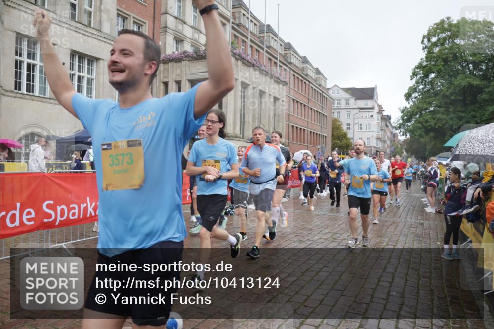 13.09.2026 - Kiel Lauf Yannick Fuchs http://msf.ph/oto/10413124 13.09.2026 10:44:41 Ziel 688, 1357, 1751, 1753, 2488, 2659, 2837, 2920, 3134, 3152, 3282, 4033, 4243, 4432, 4532, 5420, 5567, 5699, 6194, 6580, 6637, 6711, 7122, 7279, 7701, 7910, 8445, 8669, 10082, 11427, 11714, 12105, 12569, 501, 702, 939, 1242, 1275, 1335, 1377, 1379, 1439, 1839, 2289, 2545, 2729, 2826, 2873, 3009, 3186, 3469, 3573, 3918, 3980, 5183, 5294, 5599, 5697, 5699, 5740, 5778, 5859, 6059, 6229, 6611, 6959, 7250, 7291, 7468, 7504, 7534, 7677, 1323, 2952, 3591 meine-sportfotos.de